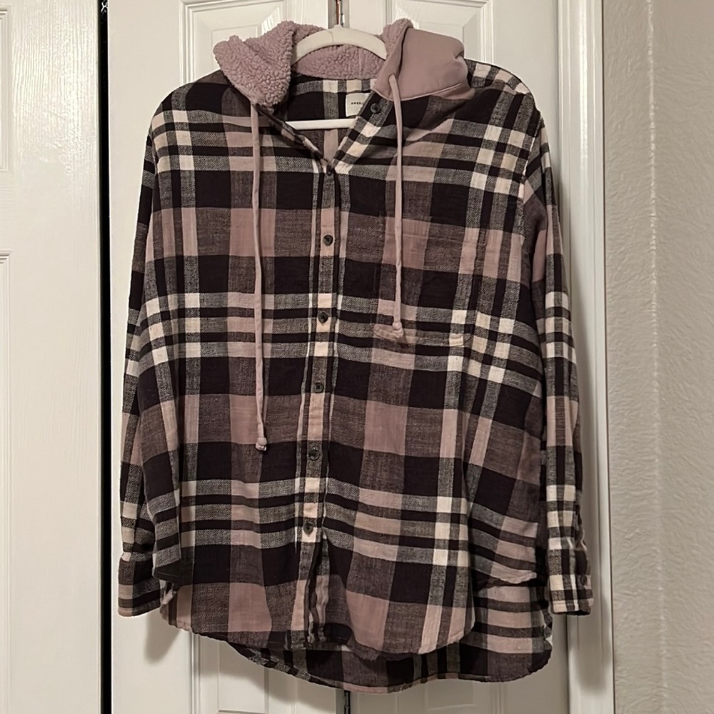 American Eagle women’s flannel with fleece lined hood